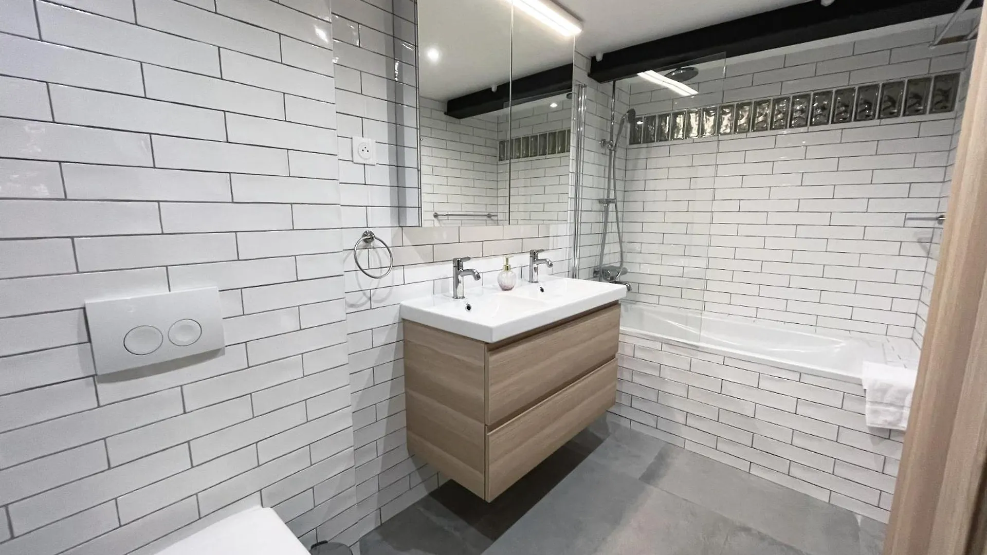 Urban Flat 161 - Sublime 4Bdr Luxury Flat In Paris Apartment 0*,  France